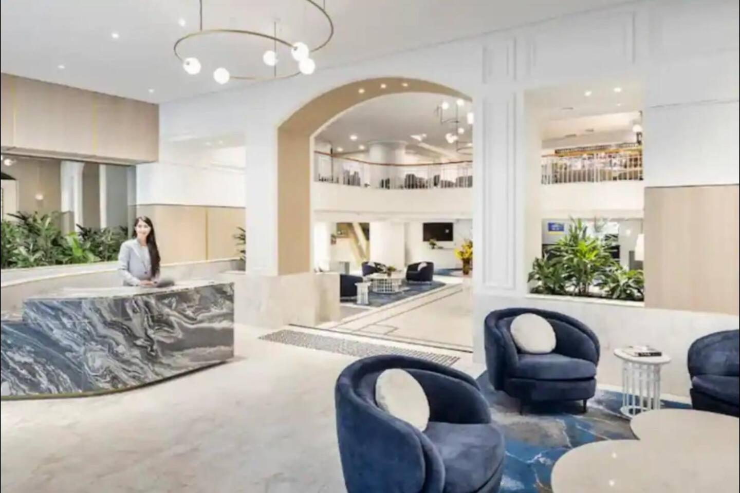 Amazing With Pool, Gym And Sauna Apartment Sydney