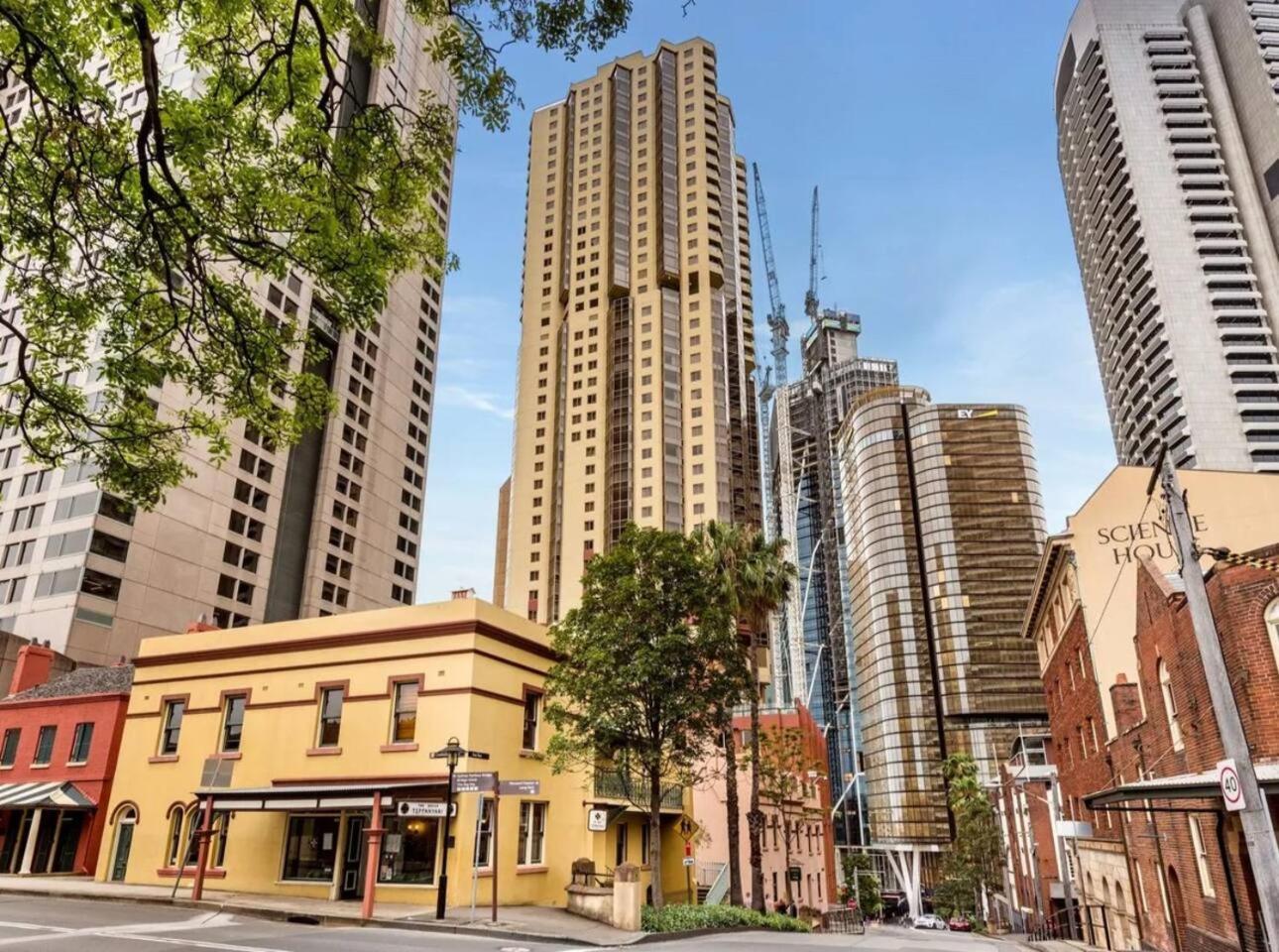 Amazing With Pool, Gym And Sauna Sydney