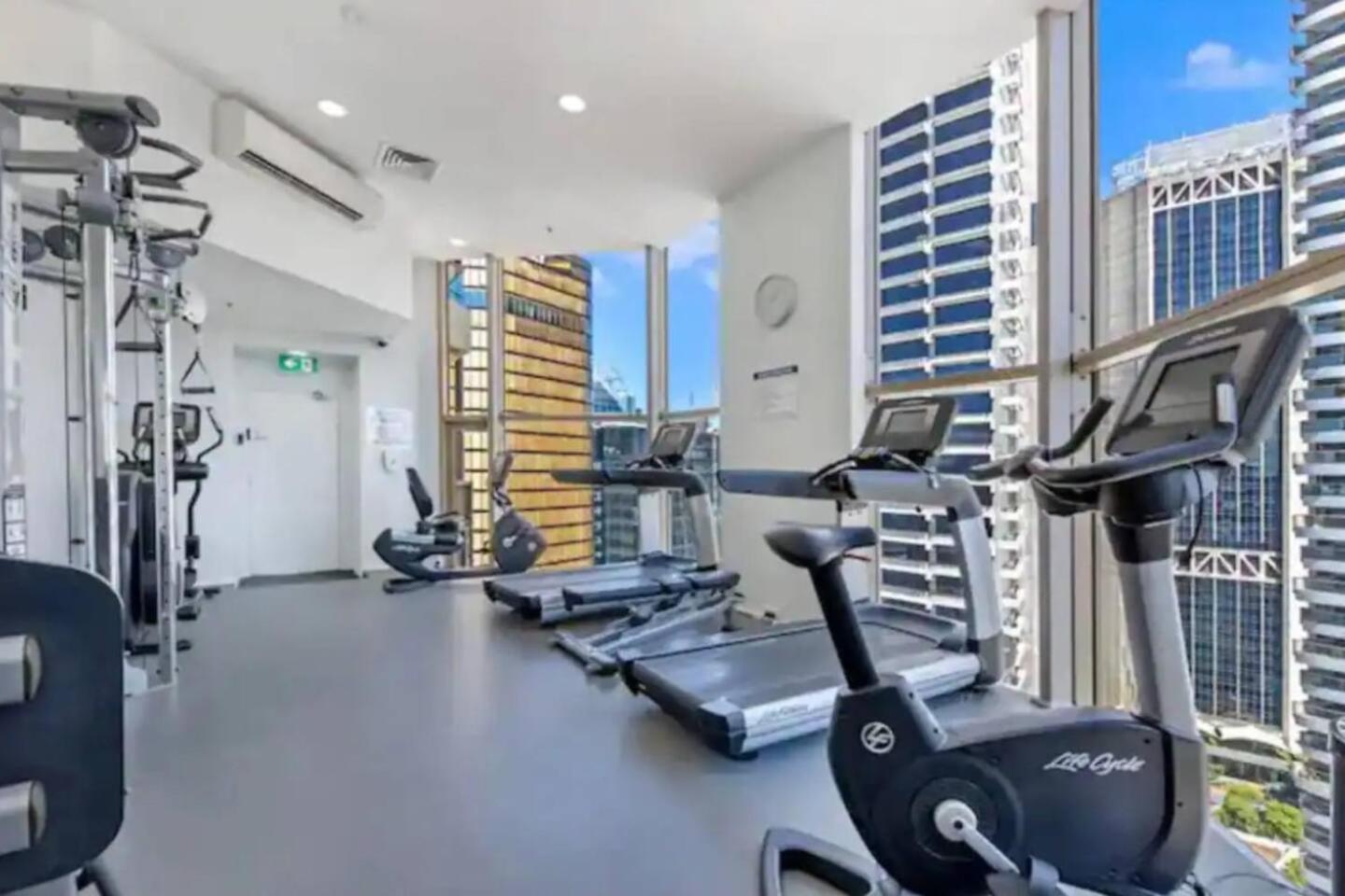 Amazing With Pool, Gym And Sauna Apartment