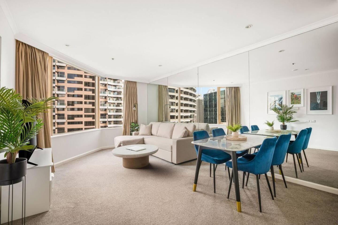 Amazing With Pool, Gym And Sauna Apartment Sydney