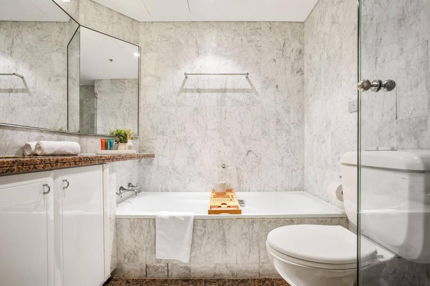 Amazing With Pool, Gym And Sauna * Sydney
